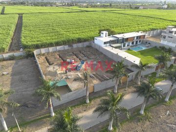 Se vende terreno dentro de hermoso condominio privado de casas de campo en Conache a tan solo 20 minutos de la ciudad de Trujillo. Este encantador lug