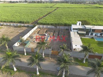 Se vende terreno dentro de hermoso condominio privado de casas de campo en Conache a tan solo 20 minutos de la ciudad de Trujillo. Este encantador lug