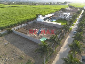 Se vende terreno dentro de hermoso condominio privado de casas de campo en Conache a tan solo 20 minutos de la ciudad de Trujillo. Este encantador lug