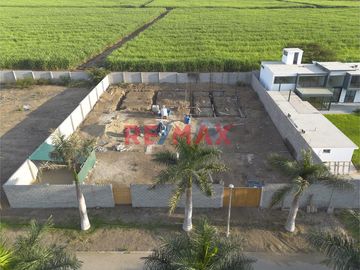 Se vende terreno dentro de hermoso condominio privado de casas de campo en Conache a tan solo 20 minutos de la ciudad de Trujillo. Este encantador lug