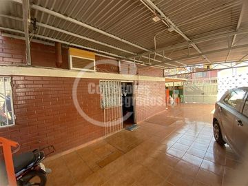 Casa en venta de 12 dorm. en La Florida