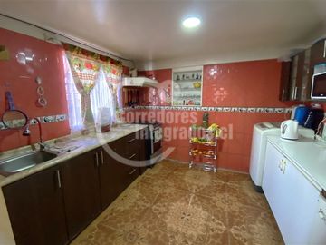 Casa en venta de 12 dorm. en La Florida