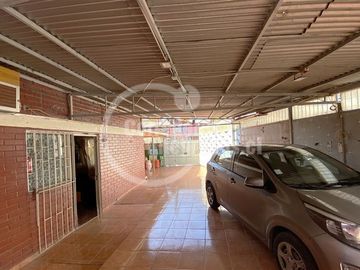 Casa en venta de 12 dorm. en La Florida