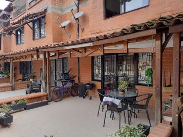 casa en venta en valle del lili. Cod V16288