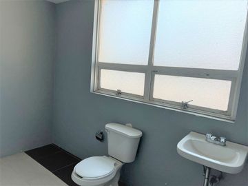 CASA EN VENTA CON USO DE SUELO COMERCIAL PARA OFICINAS EN TLALNEPANTLA DE BAZ