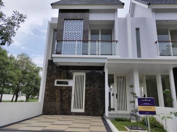 Rumah Premium dengan sistem smarthome dan Kolam Renang pribadi strategis 5 menit pintu tol Sidoarjo kota