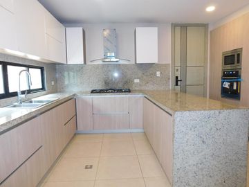apartamento en venta en altos de riomar. Cod V90470