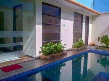 Rumah Mewah + Kolam Renang Luas 300 di Golf Araya Malang