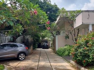 Rumah di Kemang, 2Lt, Pool, Hal. Luas, di Area Elite Bangka