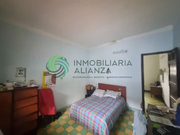 casa en venta en antonia santos. Cod V61682