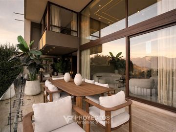 Casa con Vista Despejada en venta de 4 dorm. en Lo Barnechea
