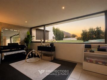 Casa con Vista Despejada en venta de 4 dorm. en Lo Barnechea