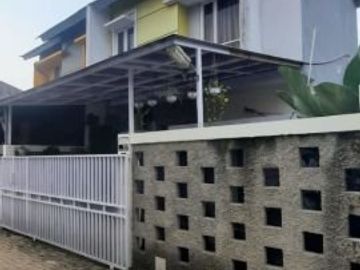 Rumah Pondok Kacang Strategis Siap Huni