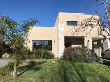 Casa en venta en Fincas de Iraola Ii