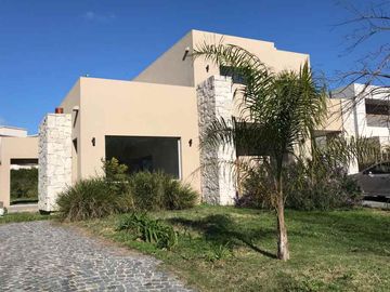 Casa en venta en Fincas de Iraola Ii