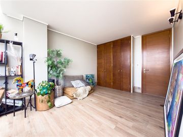 Penthouse en arriendo 3 dorm. 3 baños más servicios Vitacura