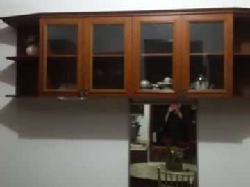 Rumah putih 2 lantai dalam komplek bukit cinere indah depok