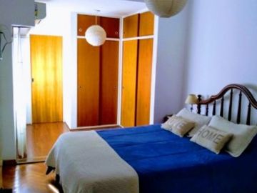 Hermoso chalet de estilo construido sobre amplio lote de 8,66 x 54,57