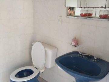 Hermoso chalet de estilo construido sobre amplio lote de 8,66 x 54,57
