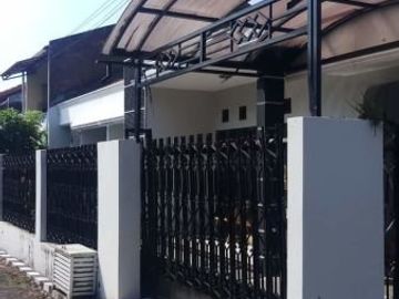 Rumah cihanjuang dekat sariwangi, pesantren bandung barat