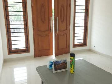 Rumah Raya Darmo Permai STRATEGIS, PLN 6600W
