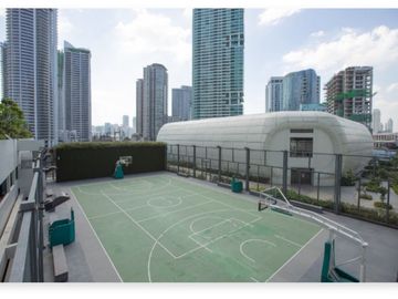 1BR Condo with Balcony with option for Parking near Makati