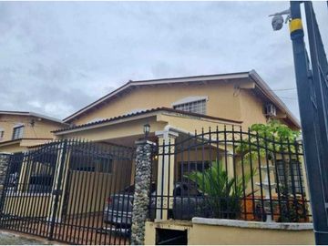 Se Vende Hermosa casa Duplex de esquina en Cerro Viento