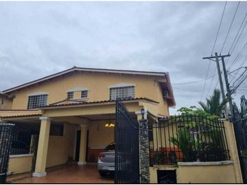 Se Vende Hermosa casa Duplex de esquina en Cerro Viento