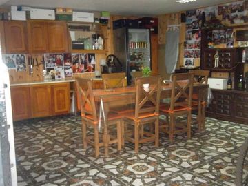 IMPECABLE CASA EN VENTA DE 3 AMBIENTES, CON PILETA Y QUINCHO, CHILAVERT