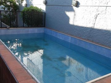 IMPECABLE CASA EN VENTA DE 3 AMBIENTES, CON PILETA Y QUINCHO, CHILAVERT