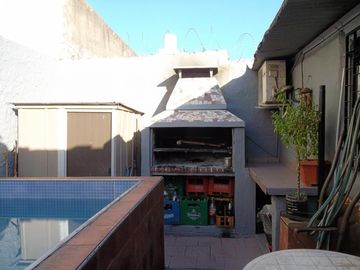IMPECABLE CASA EN VENTA DE 3 AMBIENTES, CON PILETA Y QUINCHO, CHILAVERT
