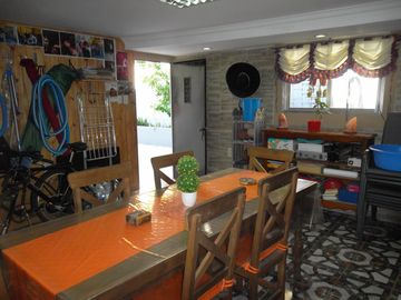 IMPECABLE CASA EN VENTA DE 3 AMBIENTES, CON PILETA Y QUINCHO, CHILAVERT