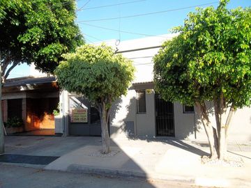 IMPECABLE CASA EN VENTA DE 3 AMBIENTES, CON PILETA Y QUINCHO, CHILAVERT