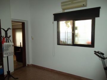 IMPECABLE CASA EN VENTA DE 3 AMBIENTES, CON PILETA Y QUINCHO, CHILAVERT