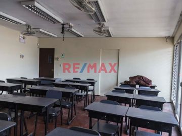 Espectacular OPORTUNIDAD en la mejor ubicación para EMPRESA O INSTITUCIÓN. 
* AMPLIOS Y LUMINOSOS ambientes ideales para atención de público así como