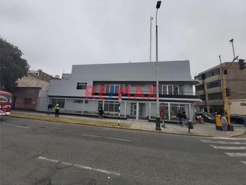 Espectacular OPORTUNIDAD en la mejor ubicación para EMPRESA O INSTITUCIÓN. 
* AMPLIOS Y LUMINOSOS ambientes ideales para atención de público así como
