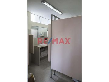 Espectacular OPORTUNIDAD en la mejor ubicación para EMPRESA O INSTITUCIÓN. 
* AMPLIOS Y LUMINOSOS ambientes ideales para atención de público así como