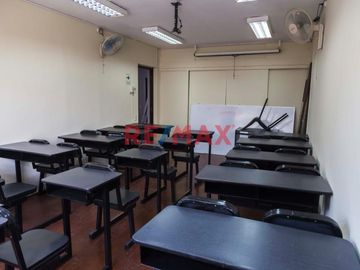 Espectacular OPORTUNIDAD en la mejor ubicación para EMPRESA O INSTITUCIÓN. 
* AMPLIOS Y LUMINOSOS ambientes ideales para atención de público así como