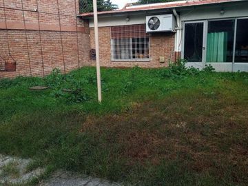 Chalet en venta de cinco ambientes de categoria en Haedo Norte Barrio Guemes