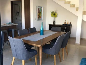 Preciosa Casa Tipo Duplex Entre El Refugio y Zibata, 149 m2, de SUPER LUJO !!