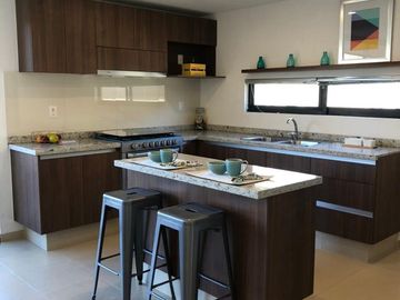 Preciosa Casa Tipo Duplex Entre El Refugio y Zibata, 149 m2, de SUPER LUJO !!