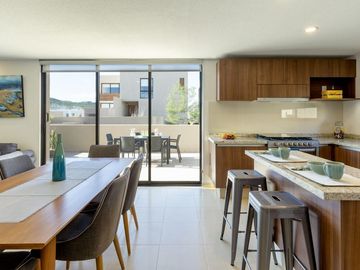 Preciosa Casa Tipo Duplex Entre El Refugio y Zibata, 149 m2, de SUPER LUJO !!