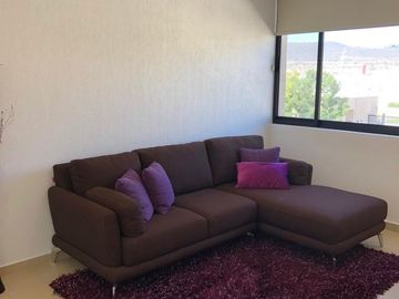 Preciosa Casa Tipo Duplex Entre El Refugio y Zibata, 149 m2, de SUPER LUJO !!