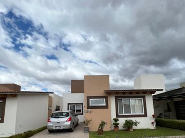 Casa de un piso para Mayores de 55 años en Alborada en Tequisquiapan, Qro