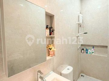 Rumah 2 Lantai Full Renovasi Citra Garden 8 (Cluster Forris Private) Jakarta Barat Depan Taman