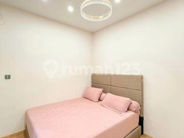 Rumah 2 Lantai Full Renovasi Citra Garden 8 (Cluster Forris Private) Jakarta Barat Depan Taman