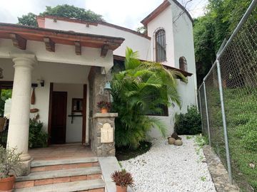 Casa en Fraccionamiento en Club de Golf Hacienda San Gaspar Jiutepec - CAEN-22-Cs