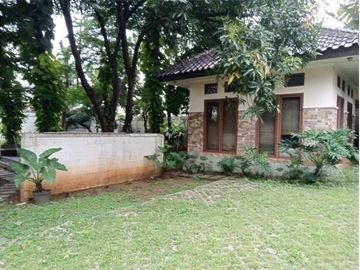 Dijual 3 rumah dengan tanah luas dan murah di Condet Jakarta
