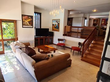 Venta - Chalet seis ambientes en dos lotes en Los Troncos -  Matheu 1190