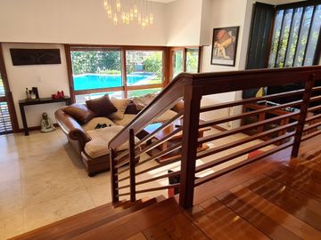Venta - Chalet seis ambientes en dos lotes en Los Troncos -  Matheu 1190